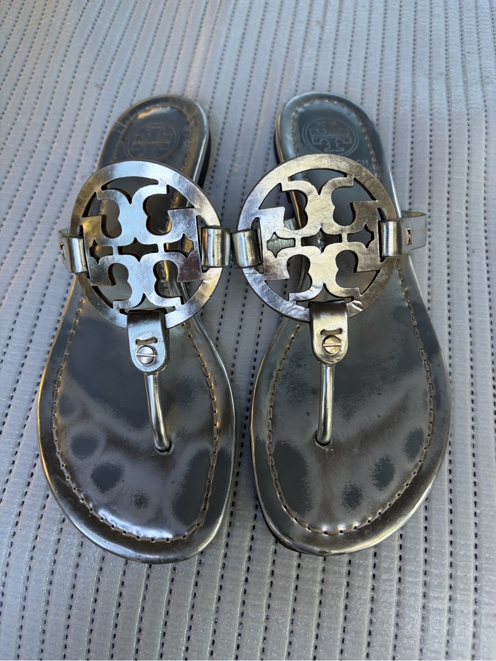 Tory Burch Metallic Silver Logo-Disc Thong Sandals